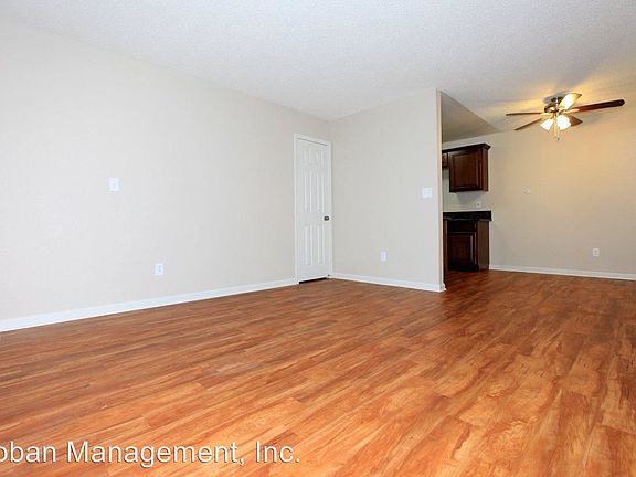 3rd image of 10229 Ashwood St APT 7