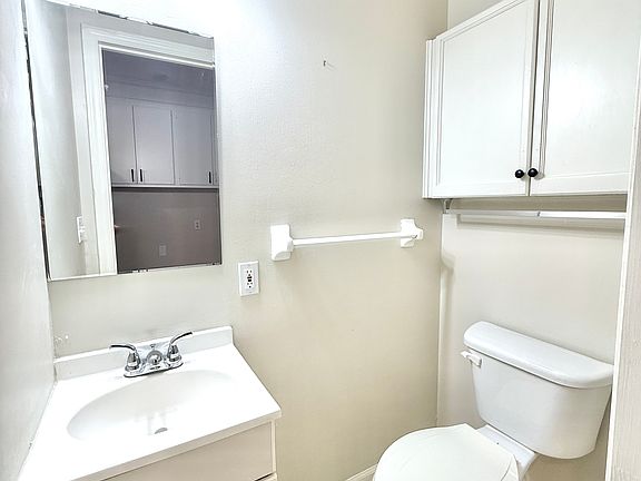 5th image of 1 Meadowcrest Dr