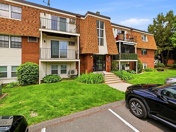2nd image of 80 Damon Rd APT 2303