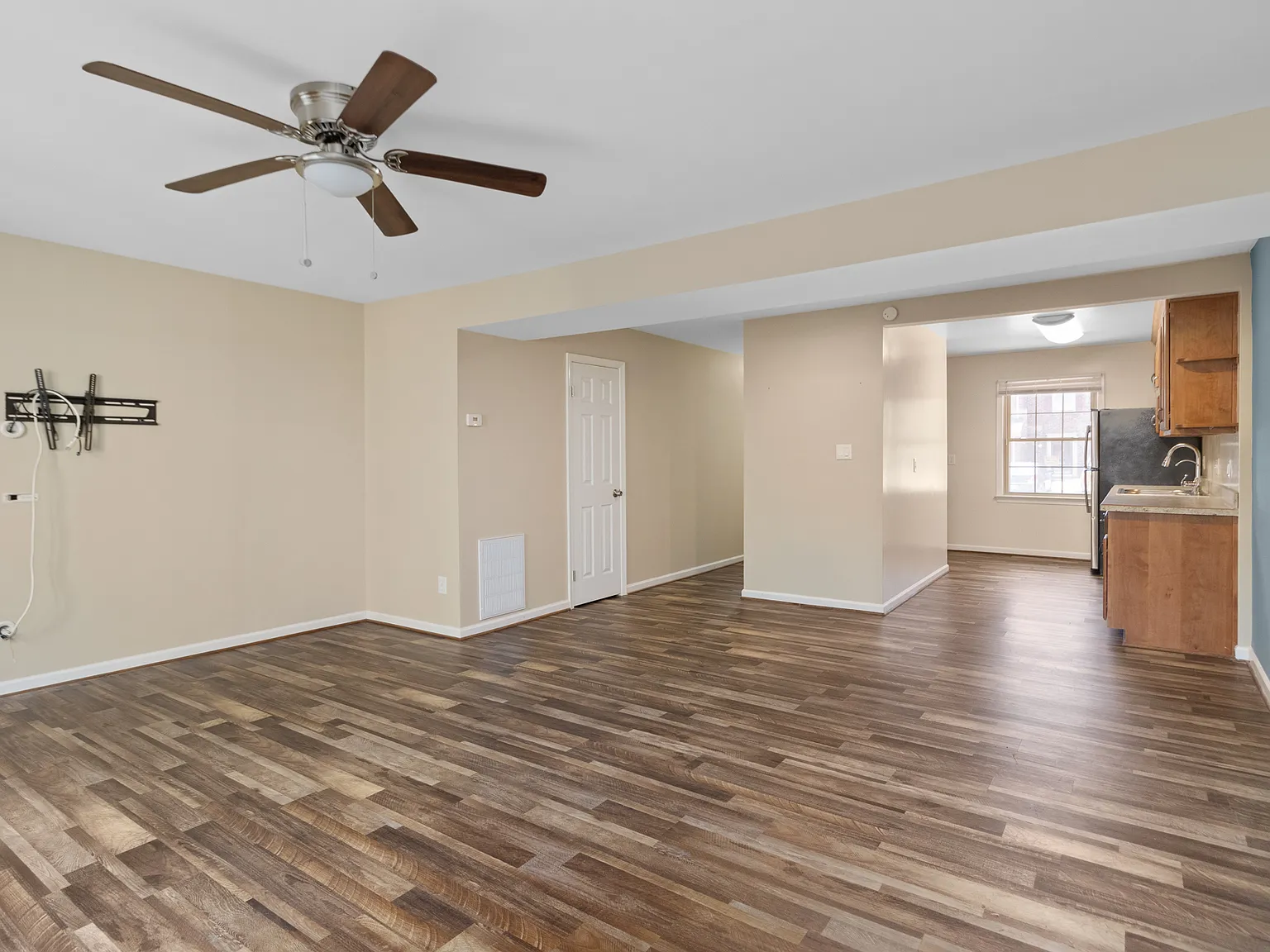 301 Advocate Ct #B — Photo 4