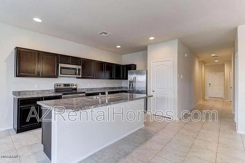 4 bed, 2.0 bath, 1677 sqft, $1,700 — Photo 4