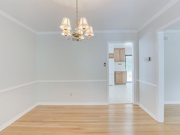 5th image of 1073 Estate Dr