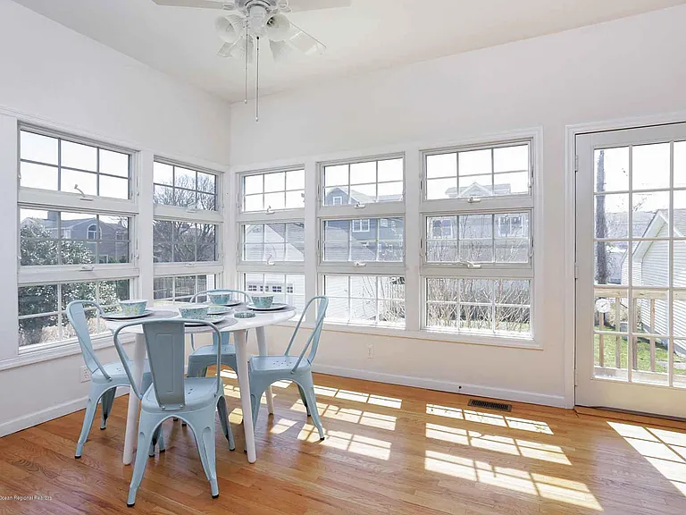 111 York Ave — Photo 15