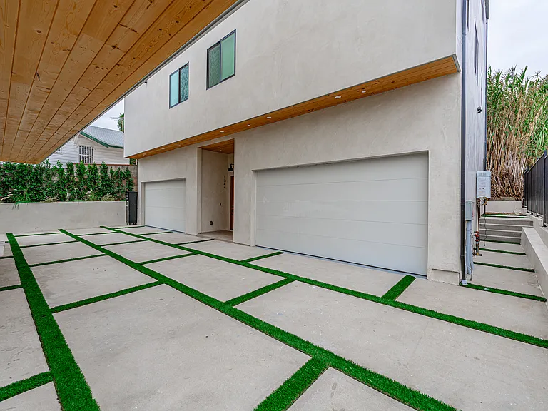 1342 Portia St — Photo 34