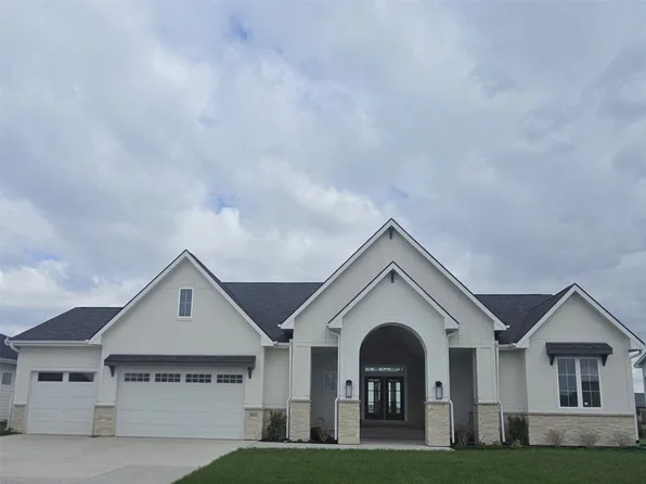 16211 Sharon Dr, Urbandale, IA 50323