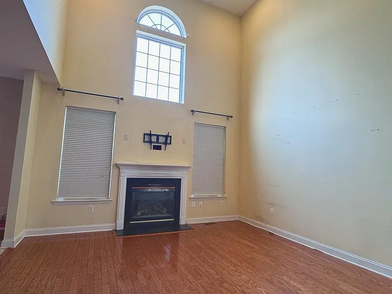 20 Carter Ln — Photo 3