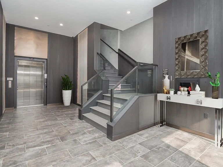 340 W 2nd St #17 — Photo 7