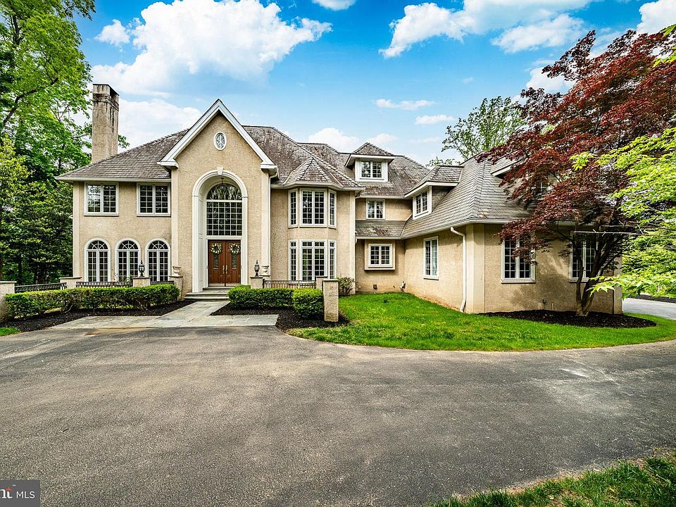 1st image of 606 Longchamps Dr