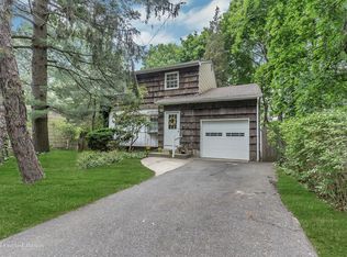 119 Maplewood Rd, Huntington Station, NY 11746