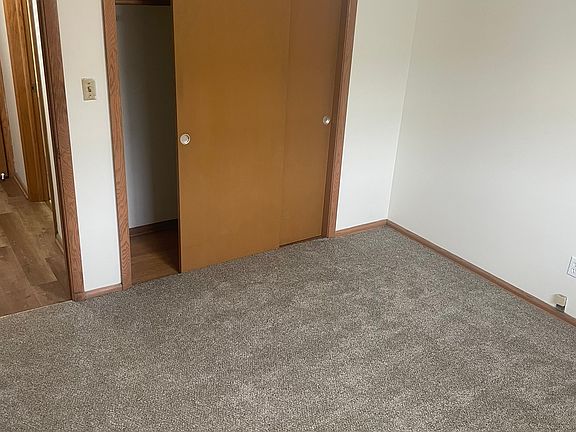 4th image of 3913 S Packard Ave APT 15