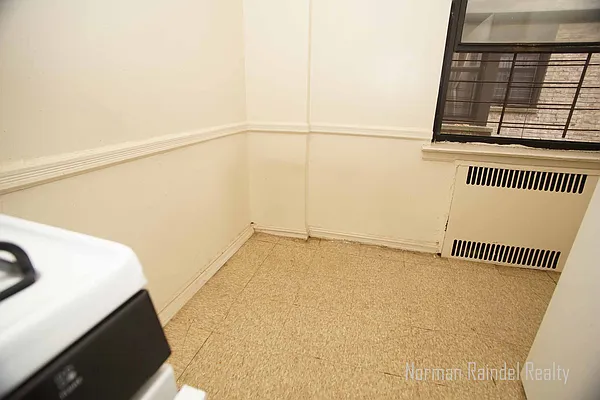 Rented by Norman Raindel, LREB | media 14