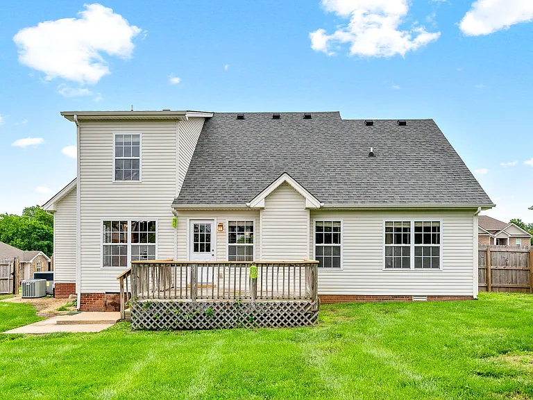 706 Shamrock Ct — Photo 33