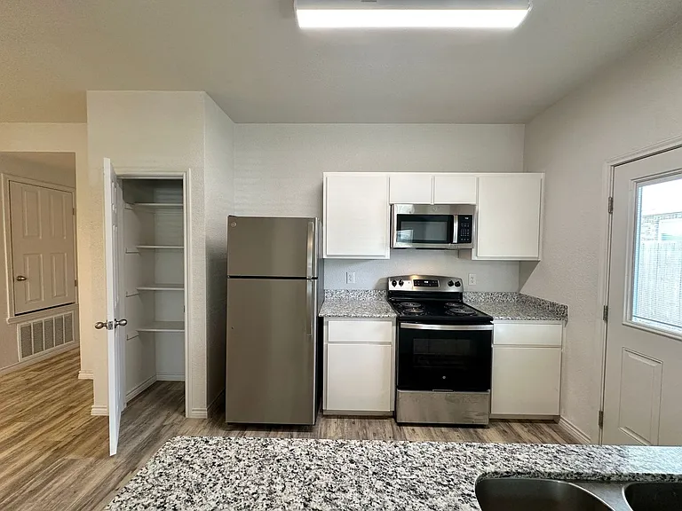 1801 Clovis Dr — Photo 7