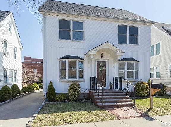 2nd image of 29 Astor Pl