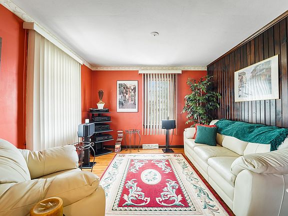 4th image of 2105 Watson Blvd