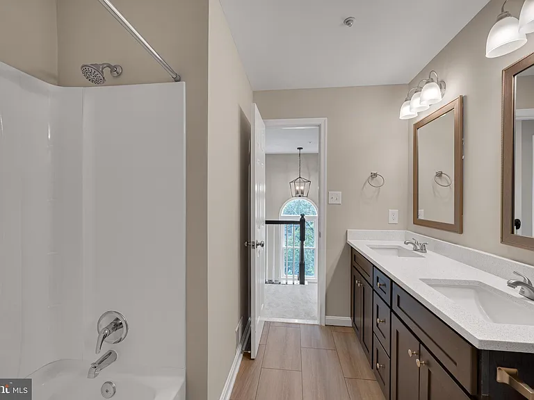 8101 Chelaberry Ct — Photo 23