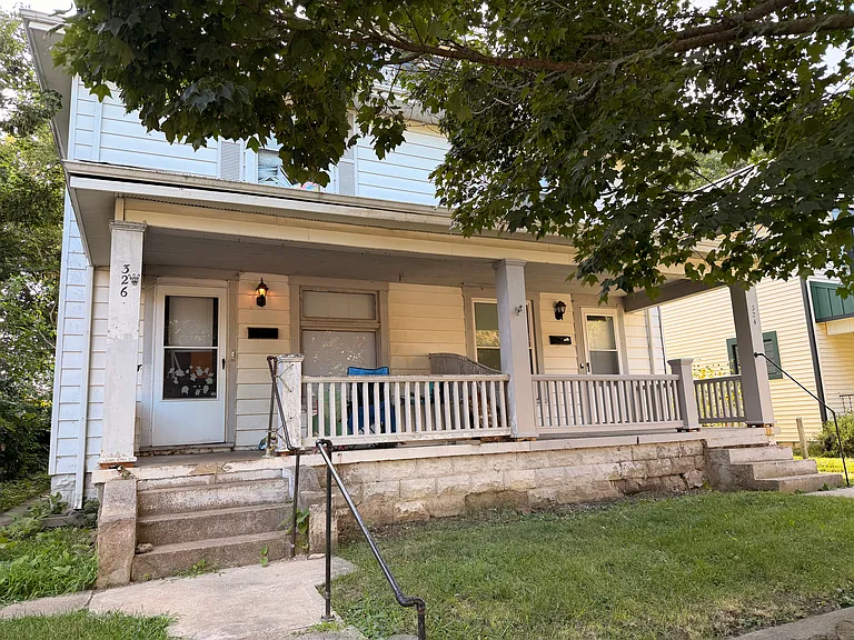 Well-maintained Double with Small Yard — Photo 5
