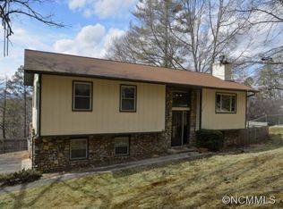 32 Chestnut St, Weaverville, NC 28787