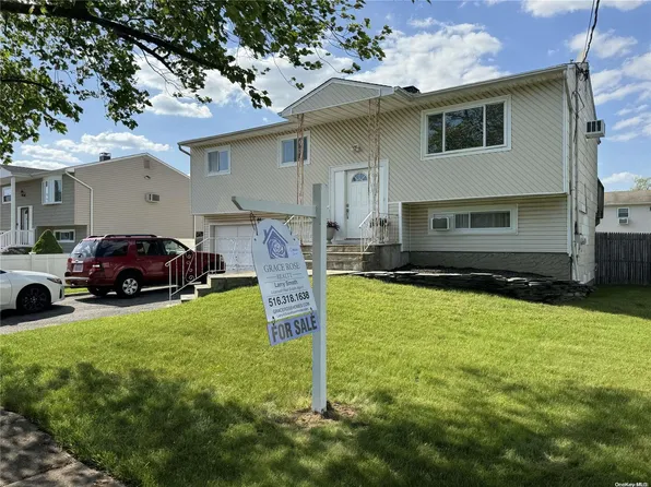 44 Sand Street, Massapequa, NY 11758