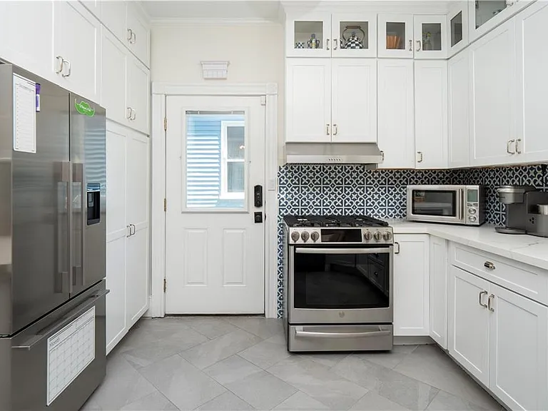 27 Mann Ave — Photo 17