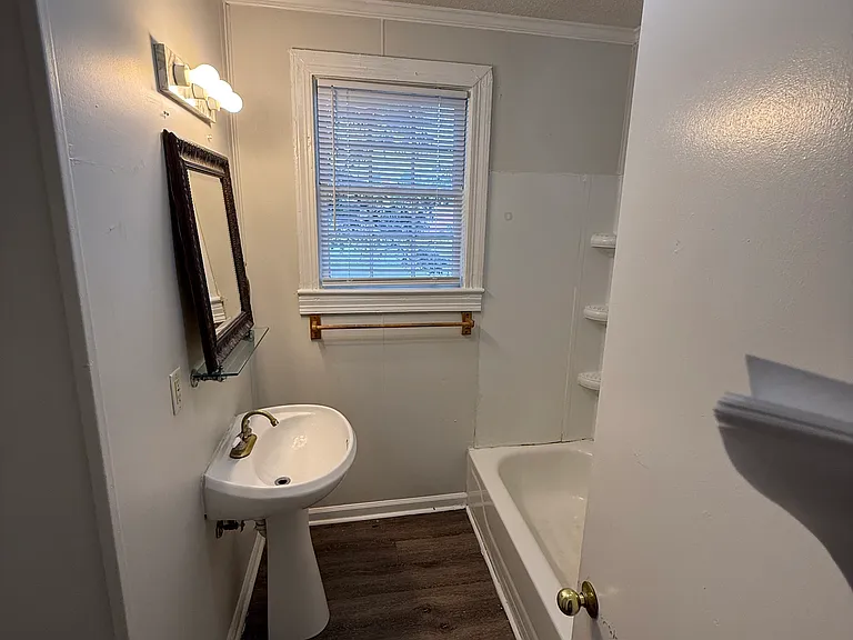 407 Helen St #2 — Photo 4