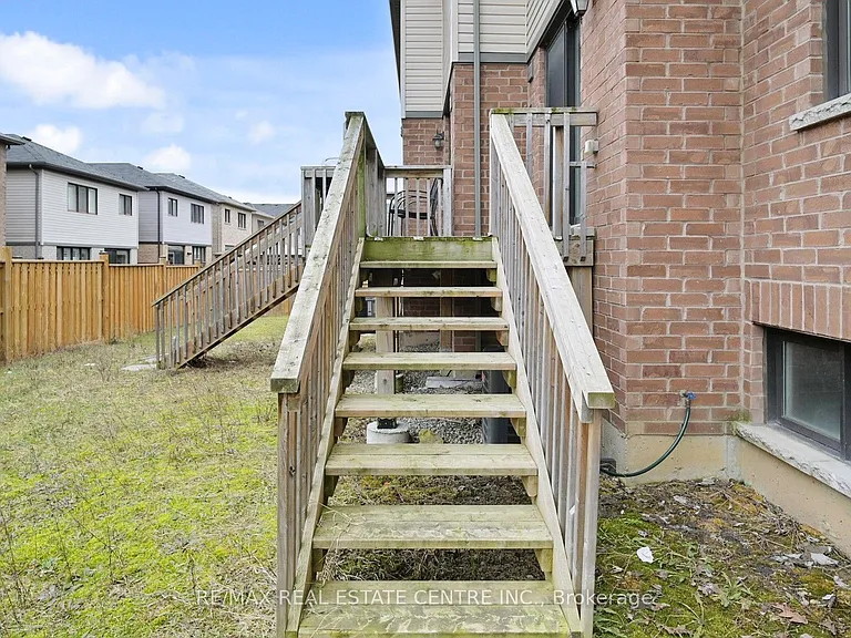 80 Scarletwood St — Photo 46