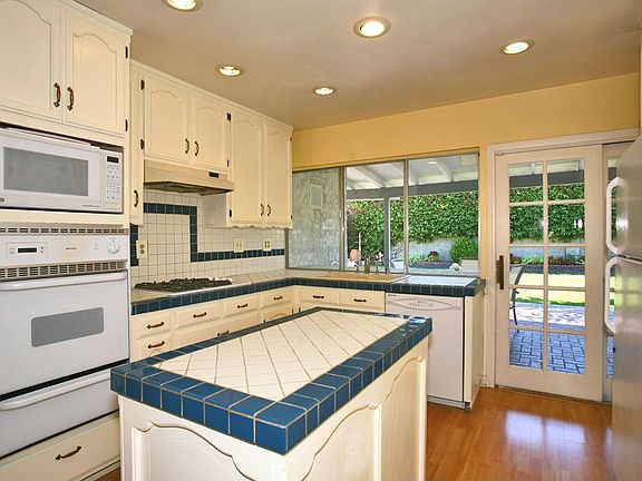 Entertainer's kitchen