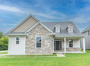 2606 Maplecrest Rd, Sterling Heights, MI 48310