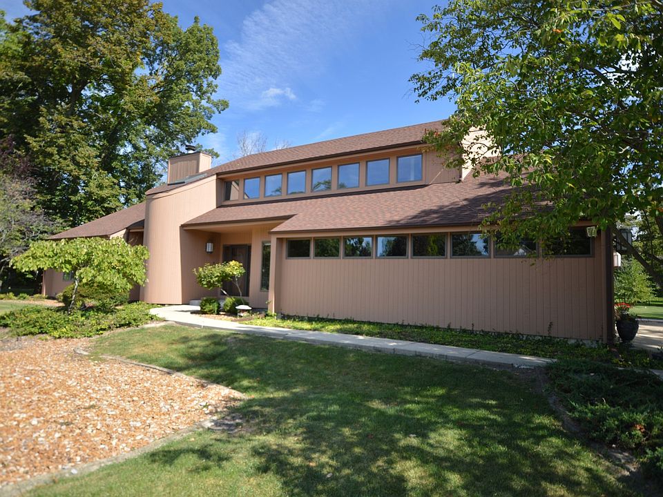 1st image of 24420 W Woodridge Way