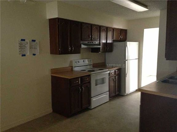 2nd image of 621 W Oak Terrace Dr