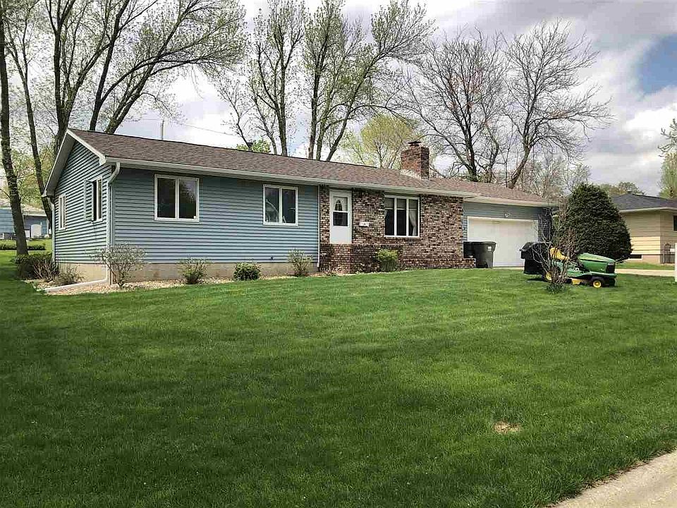 1st image of 818 3rd Ave NE