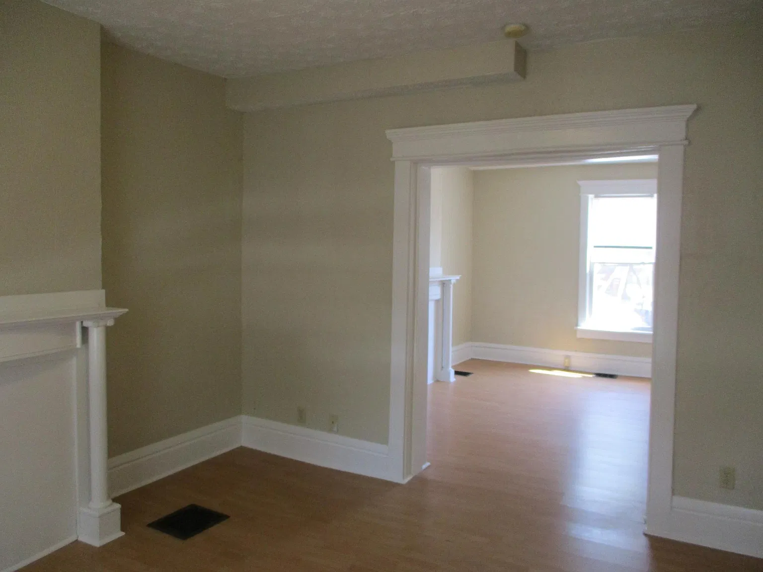 4 bed, 1.5 bath, 1200 sqft, $1,995 — Photo 3