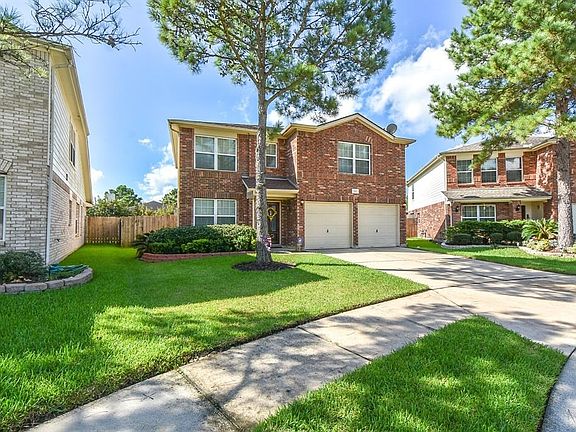 Beautiful curb appeal with the matured landscaping.