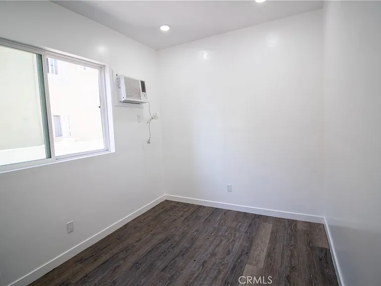 1112 Elden Ave #4 — Photo 7