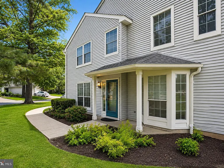 1 Colebrook Ct — Photo 2