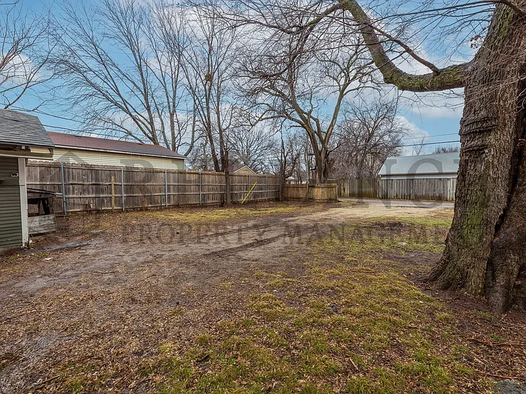2719 W Douglas Ave — Photo 5