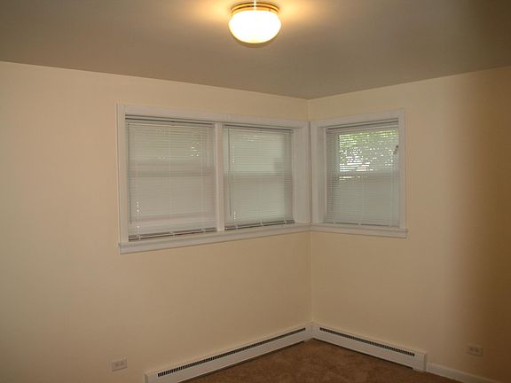 4th image of 911 E Miner St APT 4