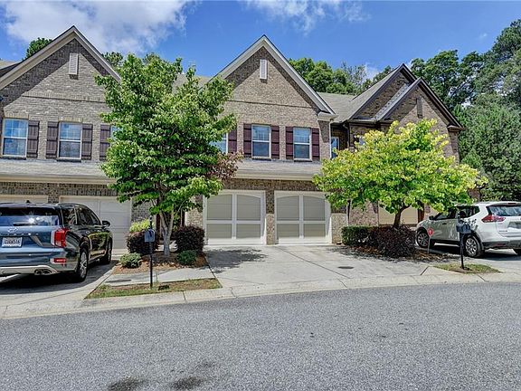 3rd image of 2152 Greencrest Cir
