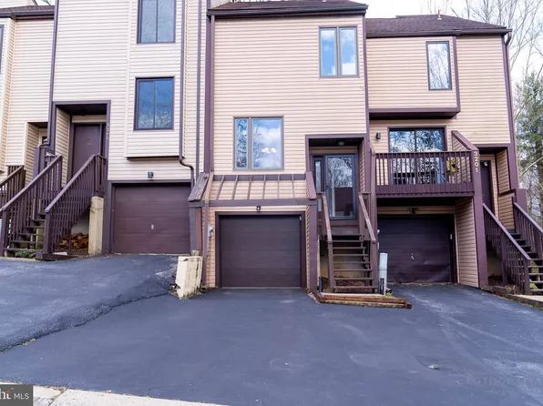 3203 Champions Dr, Wilmington, DE 19808