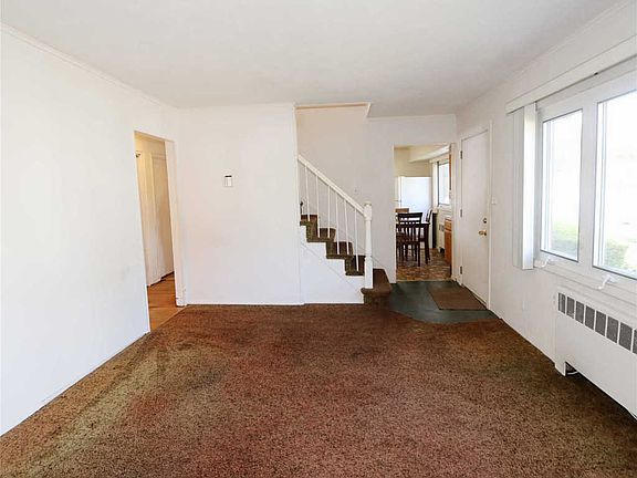 4th image of 696 Bruce Dr
