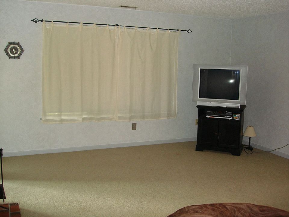 2nd image of 4 Hopkinson Ct