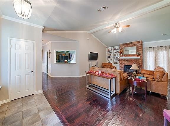 2nd image of 2012 Oakbluff Dr