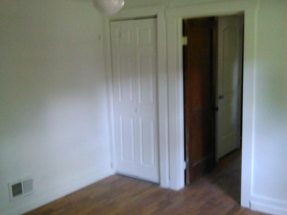 5th image of 118 S Northern Blvd