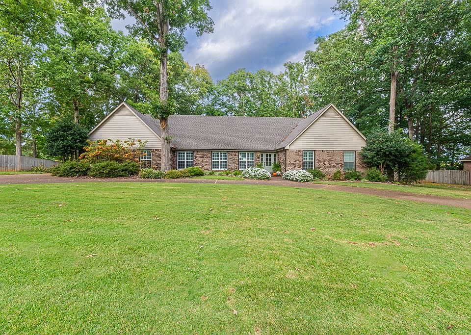 1st image of 132 Creekwood Cir