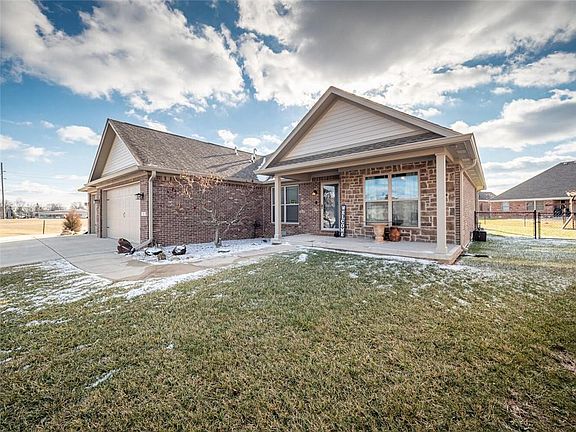 3rd image of 306 Gale Ct