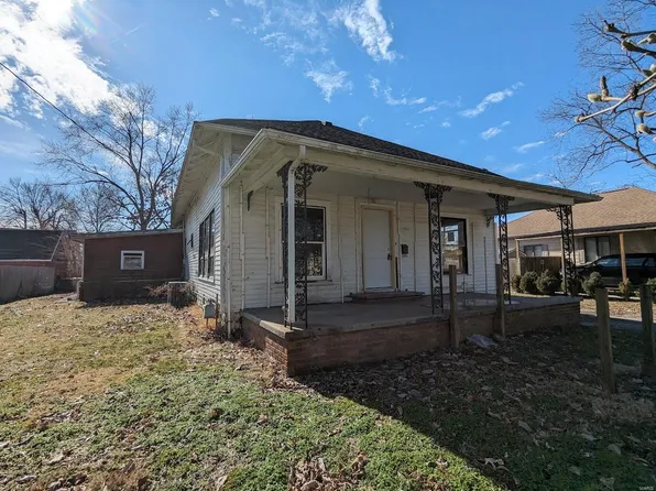 906 E Oak St, West Frankfort, IL 62896