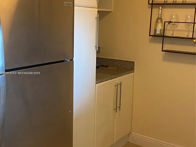 275 NE 18th St #809 — Photo 15
