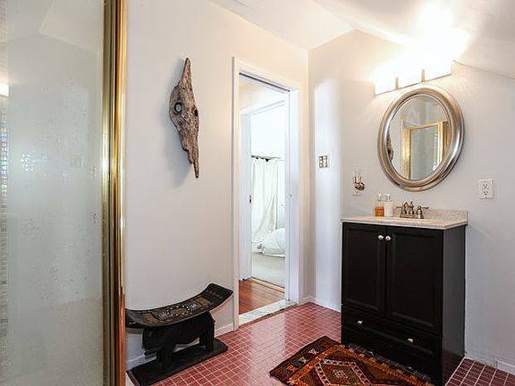 5th image of 154 Rockaway Ave