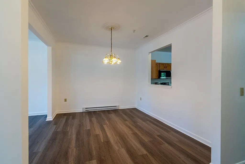 525 Papa Ct — Photo 4
