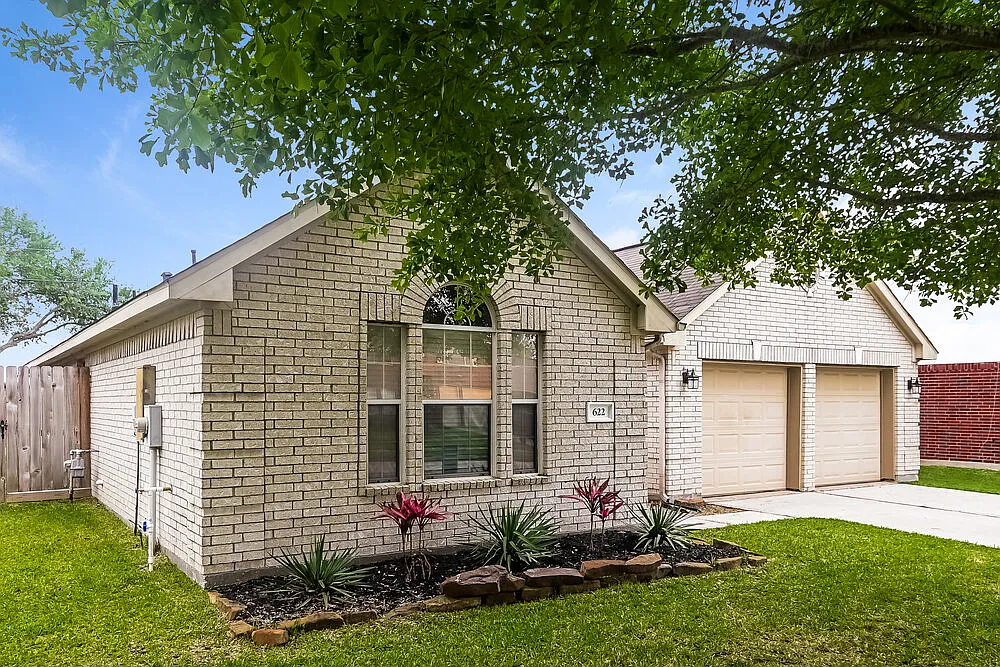 3 bed, 2.0 bath, 1966 sqft, $2,515 — Photo 3